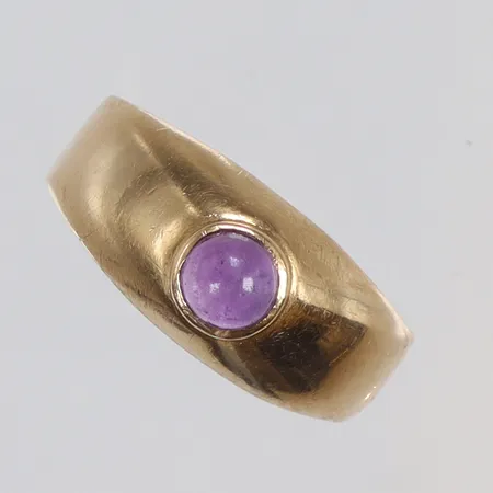 Ring med ametist stl 17 bredd 3-8mm LAG (Albrektsons Guldsmeds Aktiebolag) Göteborg 1966, 18K Vikt: 2,4 g