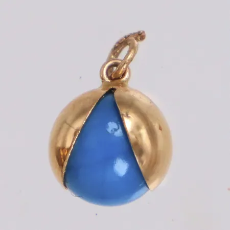 Hänge med sten, längd 12,8mm inklusive defekt ögla, bredd 7,7mm, 18K Vikt: 1,2 g