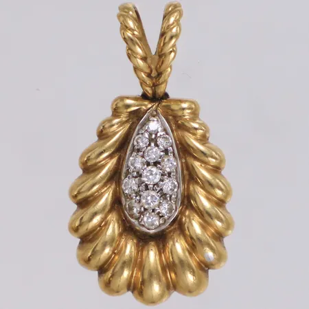 Hänge med diamanter 13x ca 0,01-0,02ct, längd 26,8mm inklusive ögla, bredd 14,8mm, tvåfärgat, skadade klor, 18K Vikt: 4,9 g