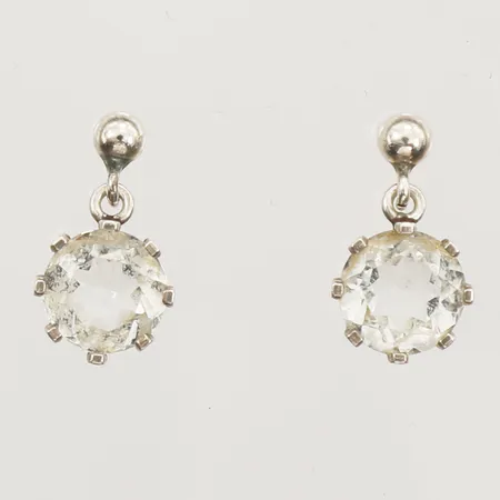 Ett par örhängen med bergkristall, längd 15mm, bredd 8,6mm, silver 925/1000 Vikt: 2,5 g