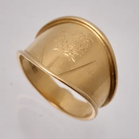 Ring i 18K guld, Brunkulla, stl 16¾, bredd 4-14mm, tillverkad av Guldfynd, vikt 2,6g.