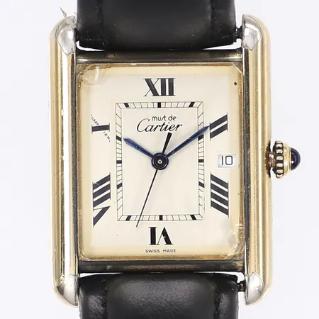 Armbandsur Cartier Must de Tank, 25x33, quartz, datum, guld på silver 925/1000, mycket slitet guldöverdrag, sprickor i glas, saknar en skruv fungerande vid katalogisering, slitet läderband