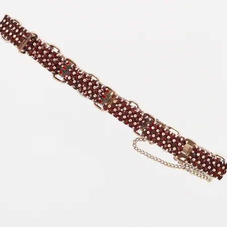 Armband med granater 18cm, bredd: 6,5mm, två stenar saknas, silver 830/1000 Vikt: 18,4 g