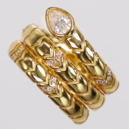 Ring vita stenar, stl 17¼, bredd 8,3-15mm, förgyllt, 925/1000 silver Vikt: 10,8 g