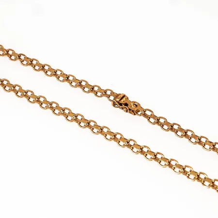 Kedja x-länk i 18K guld. Den är 46,5 cm lång, 4,7 mm bred och väger 20,4g. Kistlås med låsbleck i vitt guld. Italienska tillverkarstämplar.