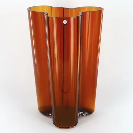 Vas Savoy, Alvaro Aalto, Iittala, koppar,Höjd: 25cm, etikettmärkt samt stämpelmärkt  Skickas med postpaket.