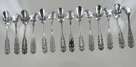 14 skedar, längd 11 cm, silver Vikt: 195,2 g