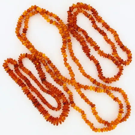 3 collier med bärnsten, olika längder Vikt: 0 g