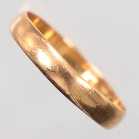 Ring Ø21¾, gravyr, ojämn i skenan, 18K Vikt: 3 g