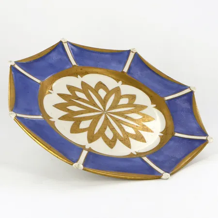 Fat Ø21cm, Wilhelm Kåge för Gustavsberg, flintgods med blå glasyr samt förgylld dekor numrerad-894 Vikt: 0 g Skickas med paket.