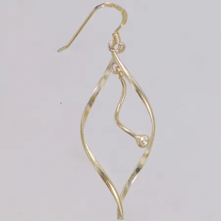 Ett örhänge, längd 49mm, bredd 17mm, 925/1000 silver Vikt: 1,2 g