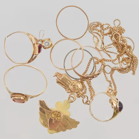 Diverse guld, defekt/gravyr, 18K bruttovikt 18,5g.