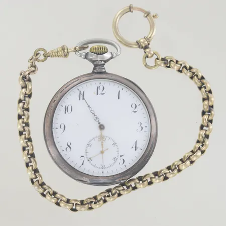 Fickur Zenith, diam 50 mm, silver 800/1000, 96 gr + kedja ej silver 14,9 gr Vikt: 0 g