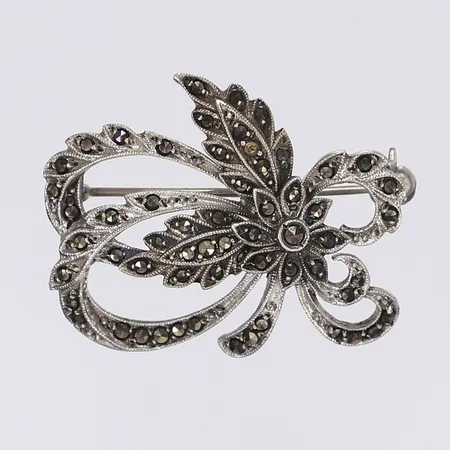 Brosch med markasiter troligen 1940-tal ca 25x35mm silver 830/1000 Vikt: 7,7 g
