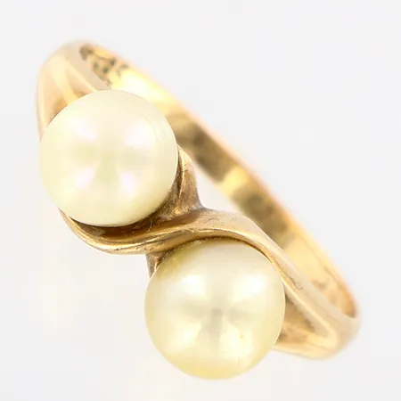 Ring med odlade pärlor, stl 18, bredd framtill ca 6mm, 14K Vikt: 3,3 g