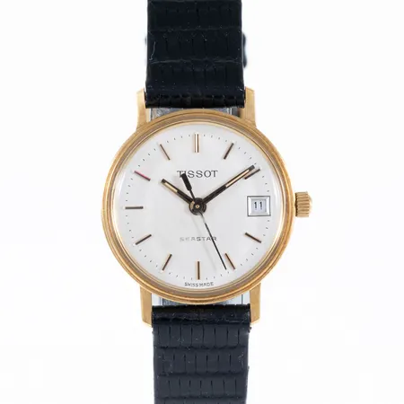 Damur Tissot Seastar i 18K guld med svart (defekt) läderband. Boett Ø 22 mm, datum, quartz, svaga repor på plexiglas, gravyr. Går ej - Batteribyte krävs? Bruttovikt: 14,0g.