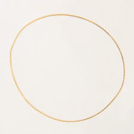 Armring med mönstrad dekor, Ø62mm, skev, 18K Vikt: 2,9 g