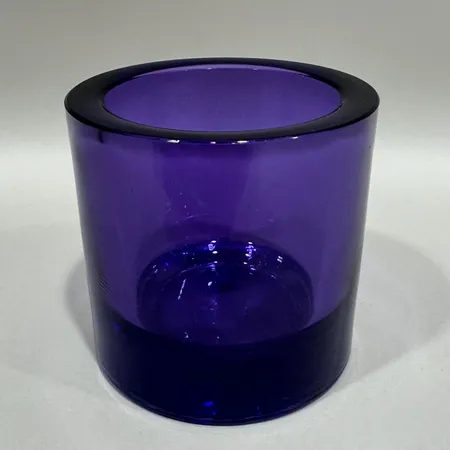 Ljuslykta Kivi, Iittala/marimekko, design Heikko Orvola, höjd 7,5cm, lila, ej etikettmärkt Skickas med paket.