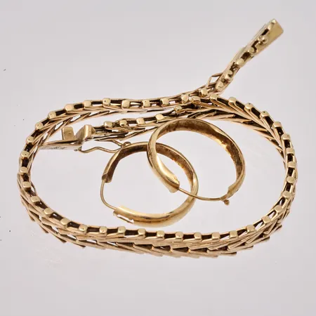 Diverse defekt guld, 14K, vikt 10,07g.