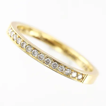 Ring, diamanter 0,15ctv enligt gravyr, stl 17mm, bredd 2mm, ytliga repor, gravyr, 18K. Vikt: 2,5 g