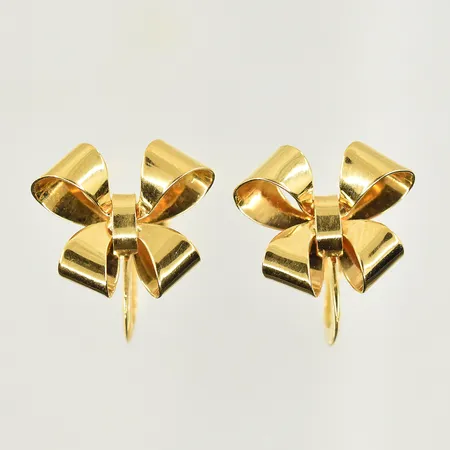 Ett par örhängen rosetter, stl 15x15 mm, skruvlås, 18K. Vikt: 3,5 g