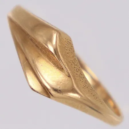 Ring, stl 18, bredd 1,7-8mm, BEH Bengt Hallberg Guldsmeds AB Köping 1997, 18K Vikt: 2,4 g