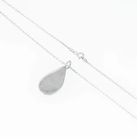 Hänge Droppe i silver (925/1000) med kedja (fasettslipad ankarlänk) 50 cm. Det är 15,5 mm brett, 32 mm långt inkl. ögla och väger 8,4g. Stämplad 925.