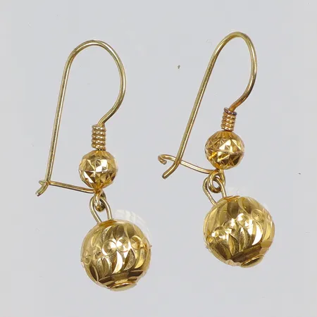 Ett par Örhängen mönstrade 6x25mm 18K Vikt: 1,3 g