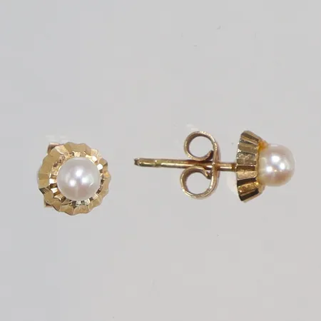 Ett par Örhängen med odlade pärlor Ø6mm 18K Vikt: 0,7 g