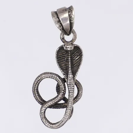 Hänge i form av kobra höjd 30mm inkl öglan ostämplat silver Vikt: 2,7 g