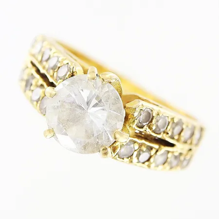 Ring, stenar, stl 16, bredd 2,6-7,5mm, defekter, 18K. Bruttovikt: 5,4gram Vikt: 5,4 g