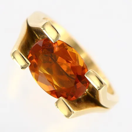 Ring med orange sten, stl 17, bredd framtill ca 9mm, 14K Vikt: 5,9 g