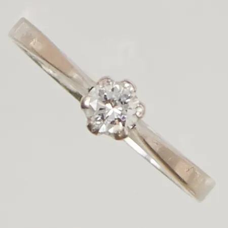 Ring diamant 0,21ct, Ø17, bredd:4mm, vitguld 18K 1,9g.