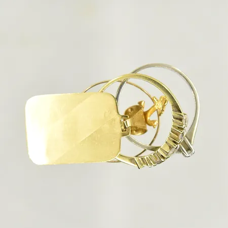 Diverse defekt guld med stenar, 14K. Vikt: 6,5 g