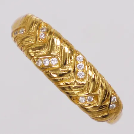 Ring vita stenar, stl 16½, bredd 1,4-5,4mm, förgyllt, 925/1000 silver Vikt: 1,9 g