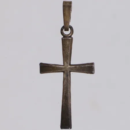 Hänge kors, längd 36,5mm inklusive ögla, bredd 15,5mm, 835/1000 silver Vikt: 1,9 g