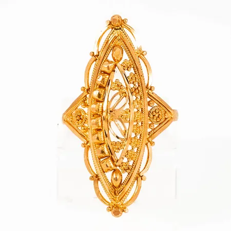 Ring i 21K guld. Den är 2 - 32,8 mm bred, är i storlek 17¾ och väger 4,4g.