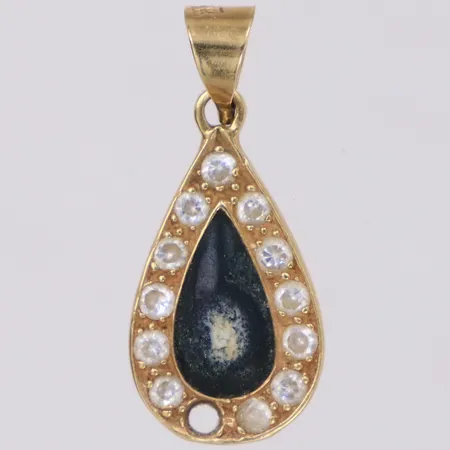 Hänge med stenar, längd 27,5mm inklusive ögla, bredd 12mm, skadade stenar, sten saknas, 14K Vikt: 1,9 g