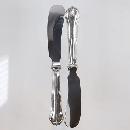 2st Smörknivar modell Viktoria längd 16,5cm, blad i rostfritt stål silver 830/1000 Vikt: 76,2 g