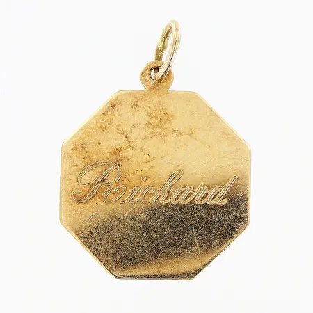 Hänge, platta, 19x14mm, namn, 18K. Vikt: 0,8 g