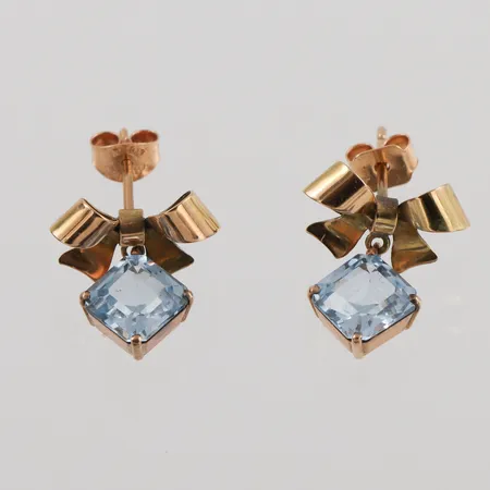 Örhängen paret 18k med stenar,olika lås,höjd ca 17.3 mm. Vikt: 3,3 g