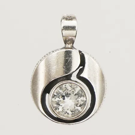 Hänge med bergkristall, Finnfeelings, Karl Laine för Sten & Laine, längd 15mm, bredd 10,6mm, silver 925/1000 Vikt: 1,2 g