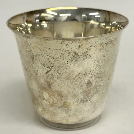 Bägare, Ø85mm, höjd 7,5cm, W.A Bolin, gravyr, 830/1000 silver Vikt: 94,6 g