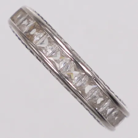 Ring vita stenar, stl 16½, bredd 3-4,6mm, 925/1000 silver Vikt: 3,5 g