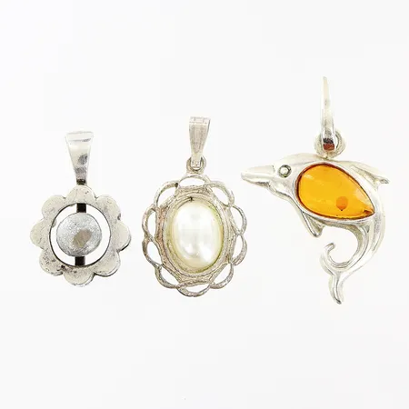 3 hängen med sten och pärlor, defekter/slitage, silver  Vikt: 3,9 g