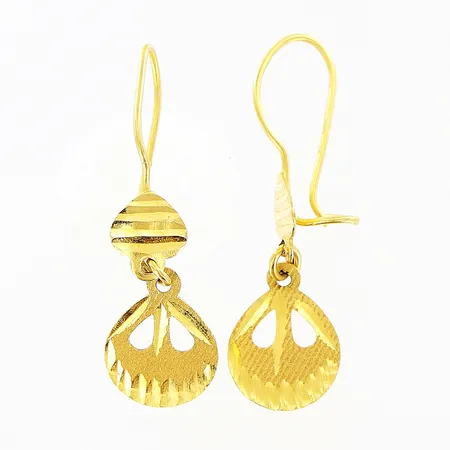 Ett par örhängen, 31x9mm, skevheter, 21K.  Vikt: 1,2 g