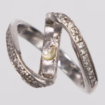 Ring vita stenar, stl 18¼, bredd 3,4-15mm, en sten saknas, 925/1000 silver Vikt: 4,9 g