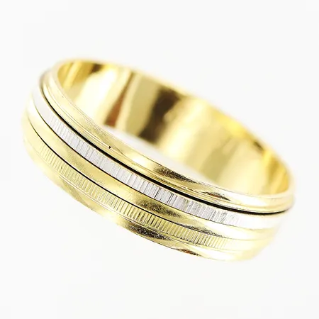 Ring, stl 18¼, bredd 5,2mm, 18K, 3,3 Vikt: 3,3 g