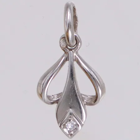 Hänge med diamant ca 0,01ct, längd 18mm, bredd 9mm, vitguld, 18K Vikt: 0,8 g