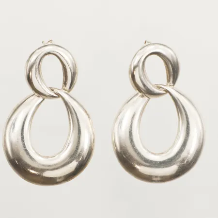 Ett par örhängen, längd 50mm, bredd 34mm, silver 925/1000 Vikt: 13,6 g
